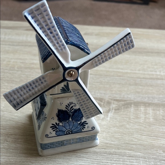RYNBENDE & SONS DELFT BLUE
Spinning Windmill Anno 1453 - Music Box - Picture 1 of 8